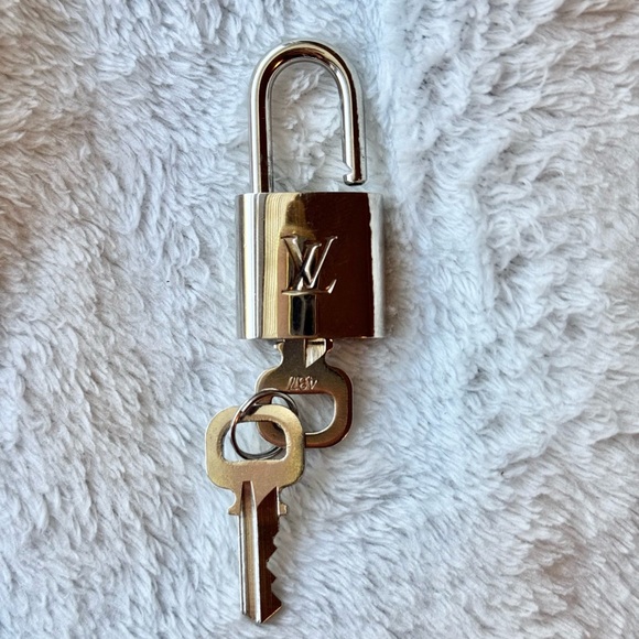 Silver Toned AUTHENTIC Louis Vuitton Padlock and Matching Key Set - Picture 2 of 8